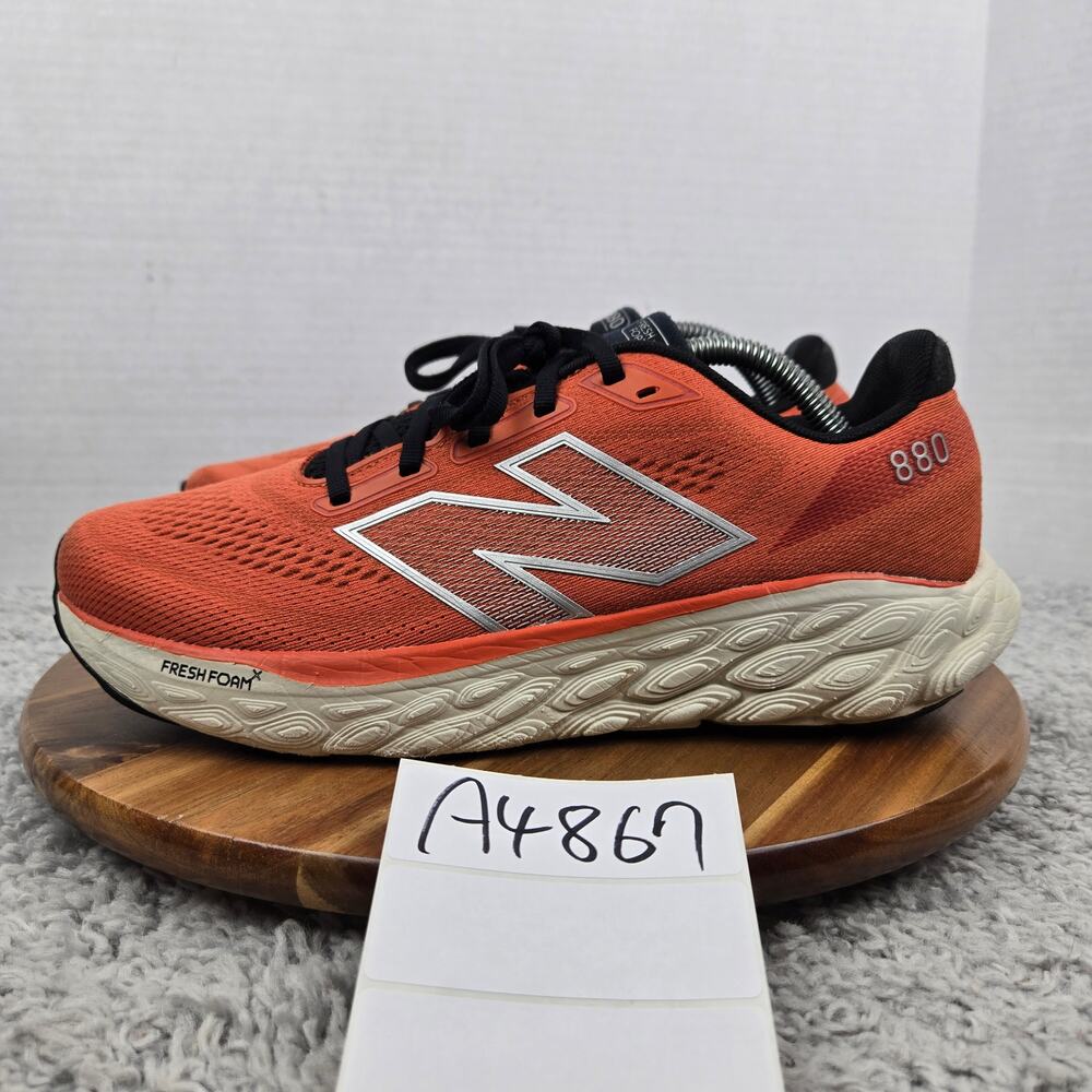 New Balance Mens 9.5D Fresh Foam X 880v14 Infield Clay Gym Running Shoe M880O14